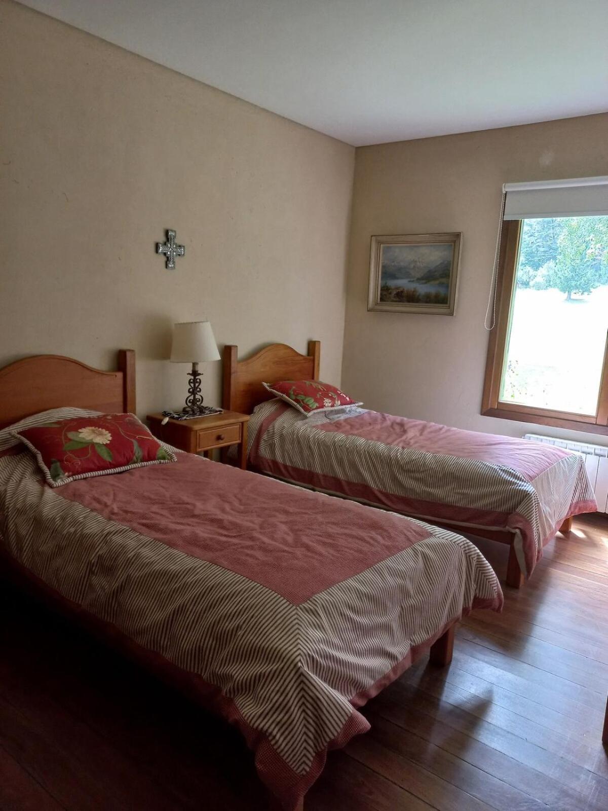 Сasa de vacaciones House On Golf In Arelauquen